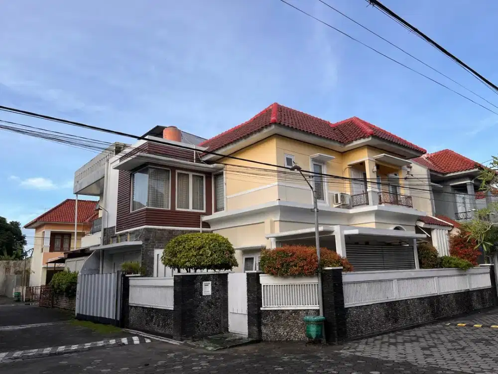 DIJUAL RUMAH JOGJA STRATEGIS DI JALAN PALAGAN DEKAT HOTEL HYATT