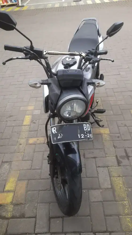 Honda cb verza 150 silver spesial