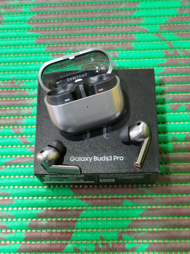 Samsung bude 3 pro silver