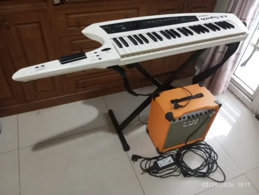 Dijual Keytar merk Roland AX-Synth lengkap. Bonus Sound System