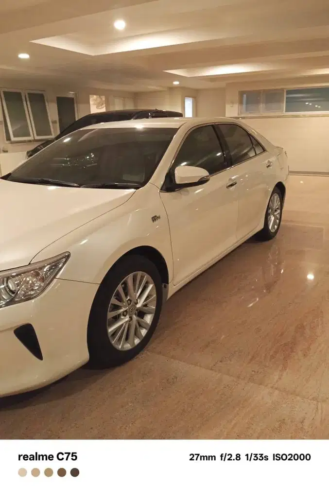 DIJUAL TOYOTA CAMRY TH. 2015, KM RENDAH, SERVICE BENGKEL AUTHORIZED