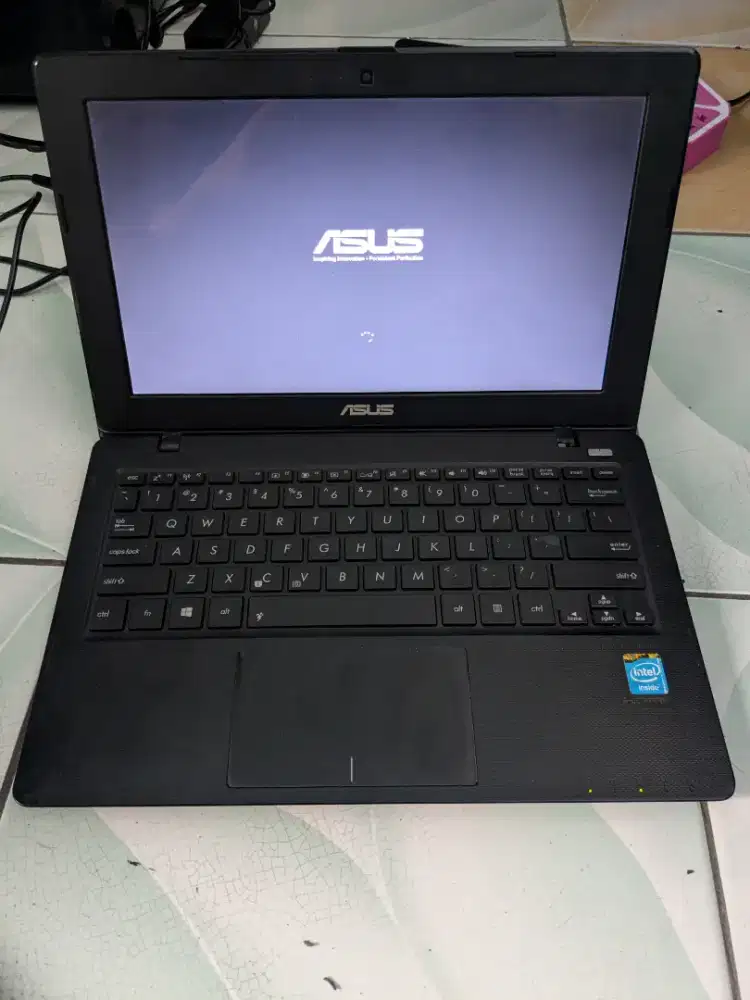 Laptop Asus X200M Normalan Tinggal Pake Aja