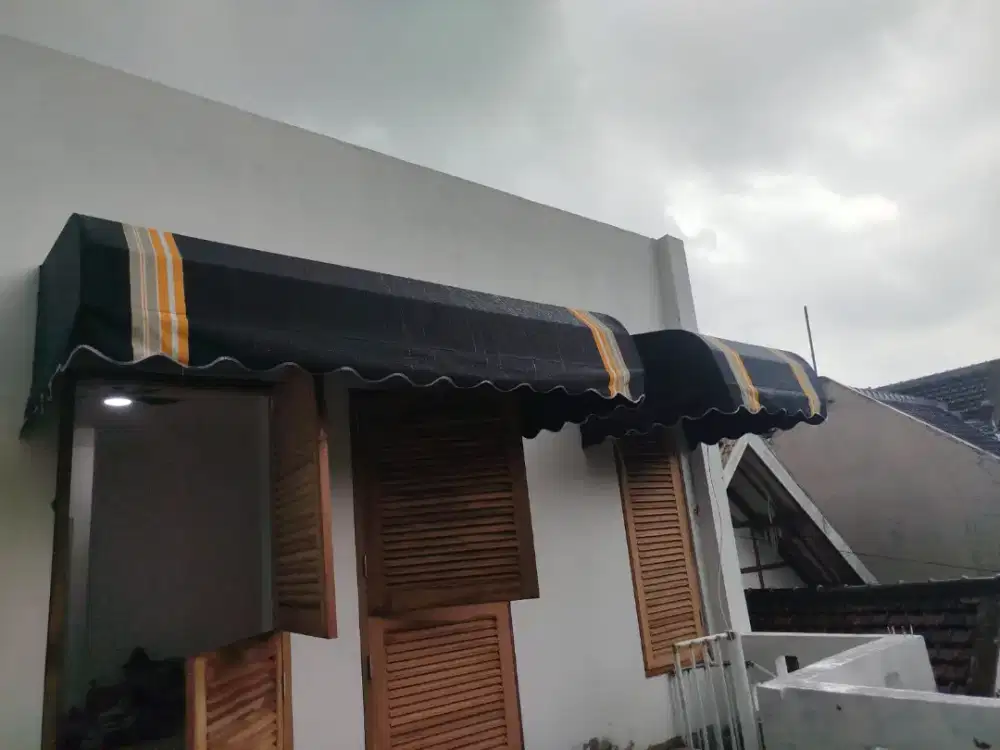 Kanopi kain awning tampias hujan