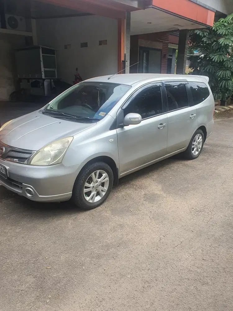 Nissan Grand livina 2012 Bensin