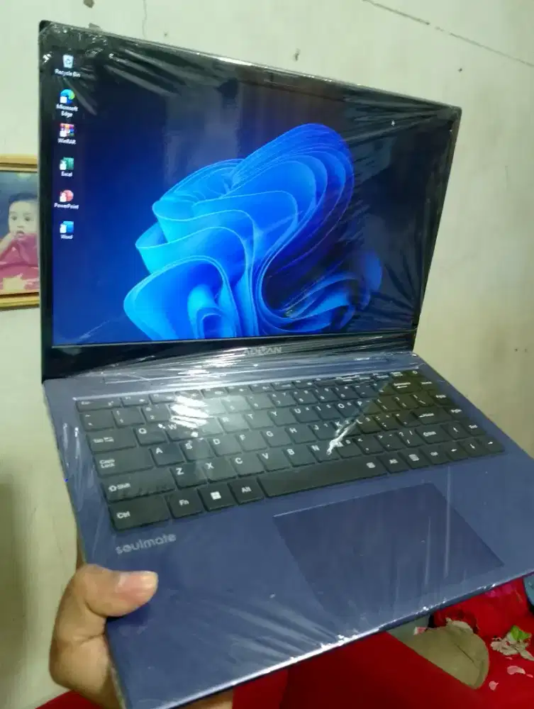 Laptop slim ddr4 ssd ringan