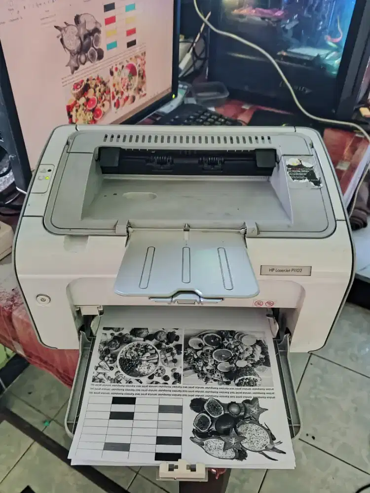 Jual printer HP LaserJet P1102 black + toner + kabel mulus garansi
