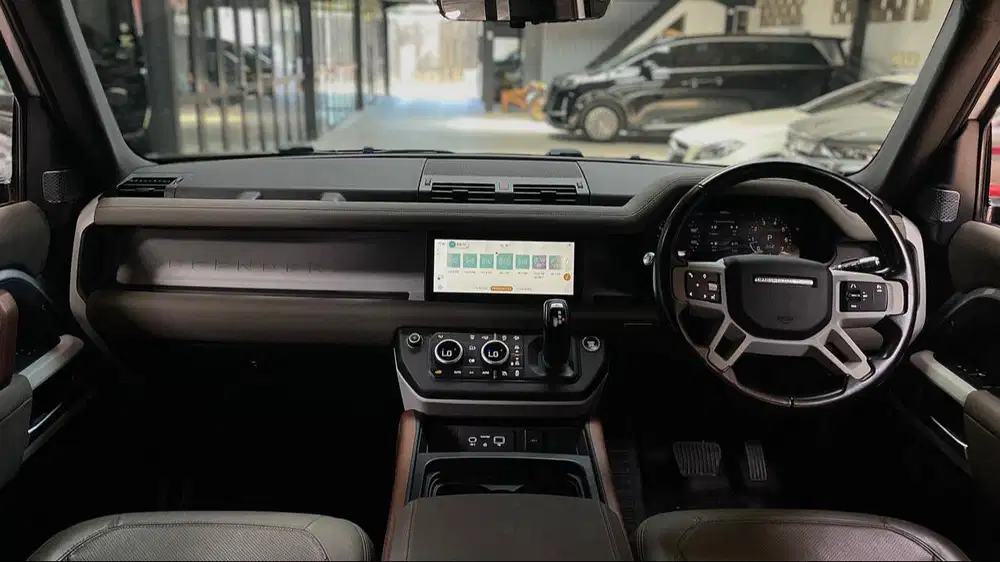 Land Rover Defender 110 P300 SE 2.0L 4x4 NIK 2021