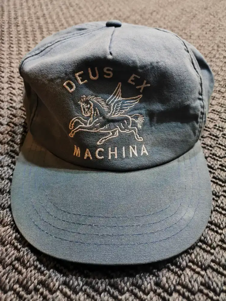 TOPI DEUS EX MACHINA ORIGINAL PRELOVED