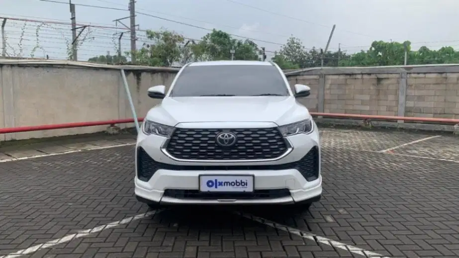 TDP 17JT, Toyota Kijang Innova 2.0 Zenix V CVT Bensin-AT Putih 2022