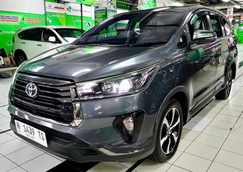 Toyota Innova Venturer 2.4 Diesel 2022 Facelift Abu-Abu Matic / AT