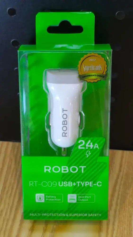 ROBOT RT-C09 Car Charger Colokan Mobil - 2 Port USB & Type C