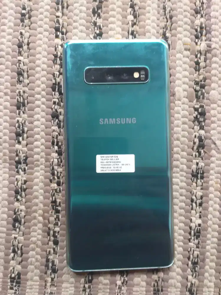 Samsung s10 plus. 8+8/128 .SEIN