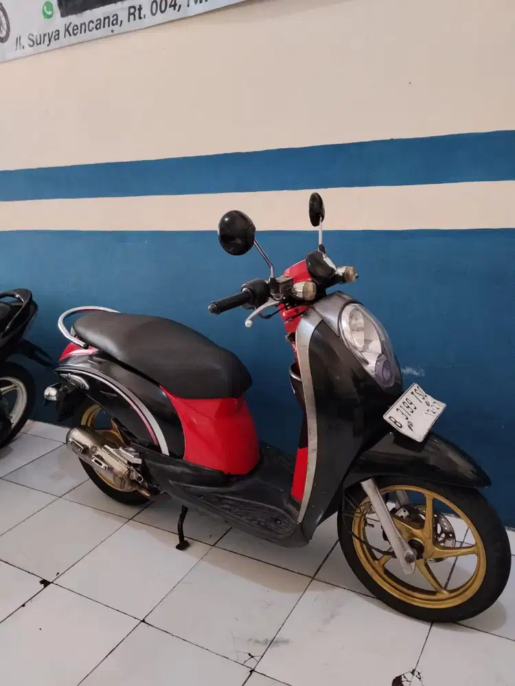 (#) jual honda scoopy karbu 2012 kondisi gres surat lengkap