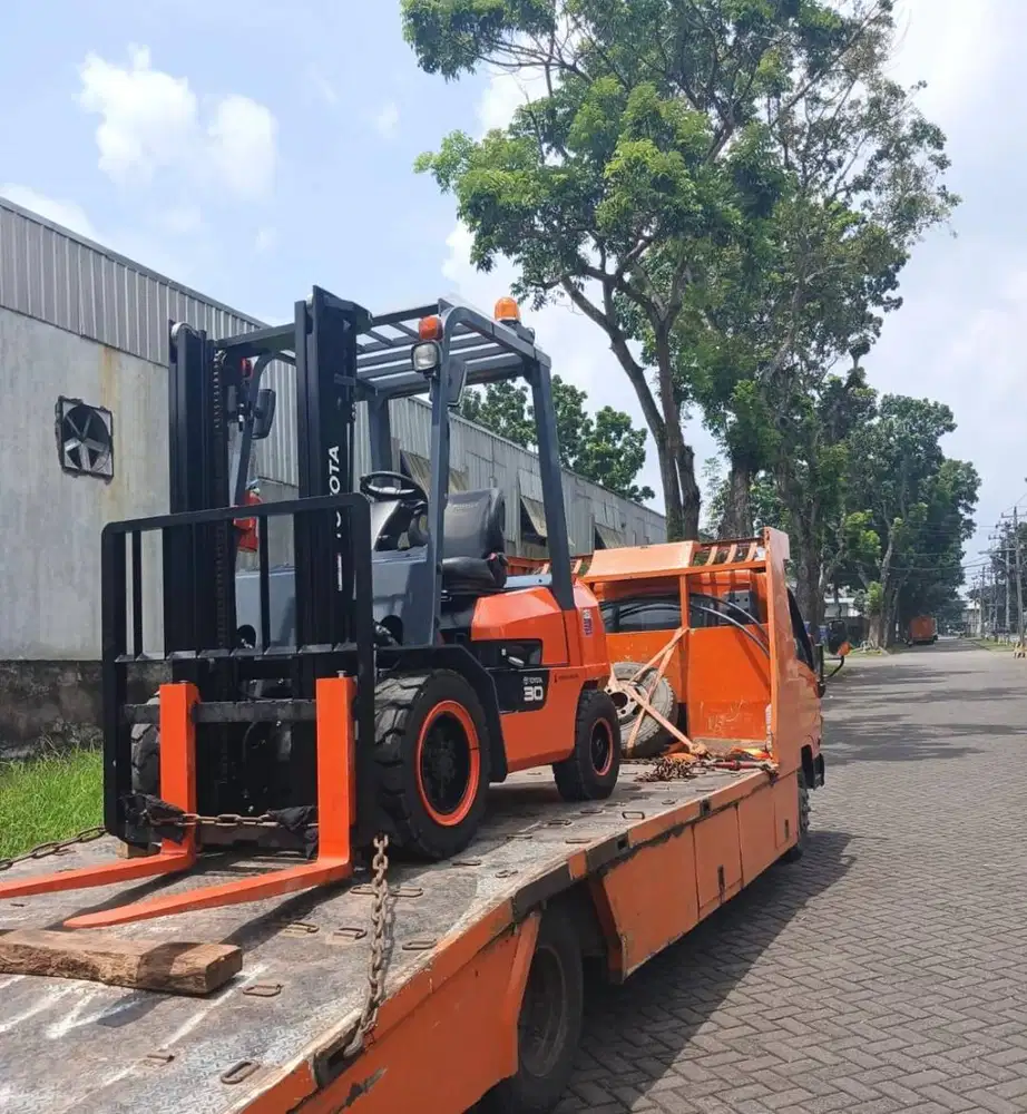 Toyota Forklift FDZN30 3 Ton Capacity, 3 Meter Mast, 1070 mm Long Fork