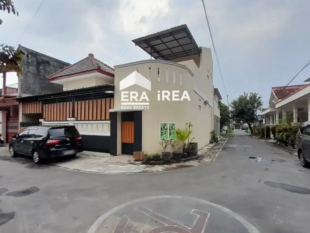 RUMAH 2 LANTAI DIJUAL DI COLOMADU DEKAT LORIN HOTEL