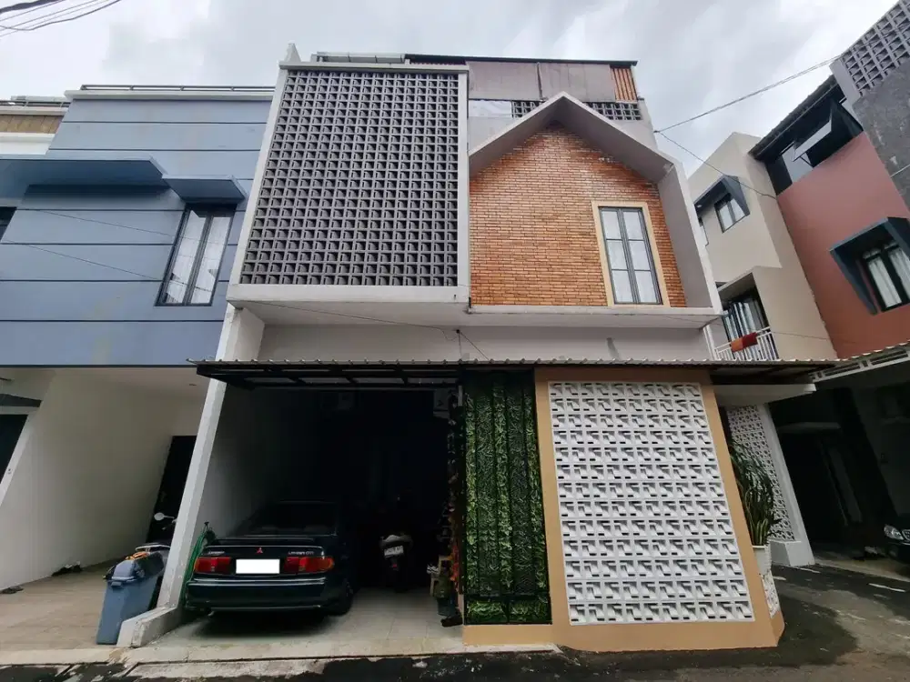 Rumah 2 Lantai 7 Menit ke Brawijaya Hospital Depok Hadap Timur J-45431