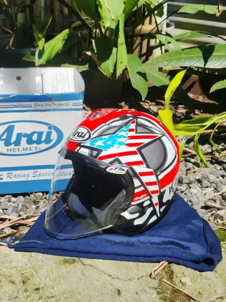 Helm arai vz ram pemakaian 2bln mulus rasa baru