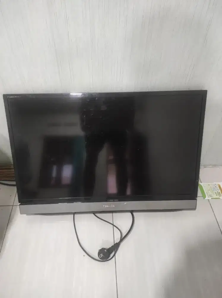 TV Toshiba 32in nego