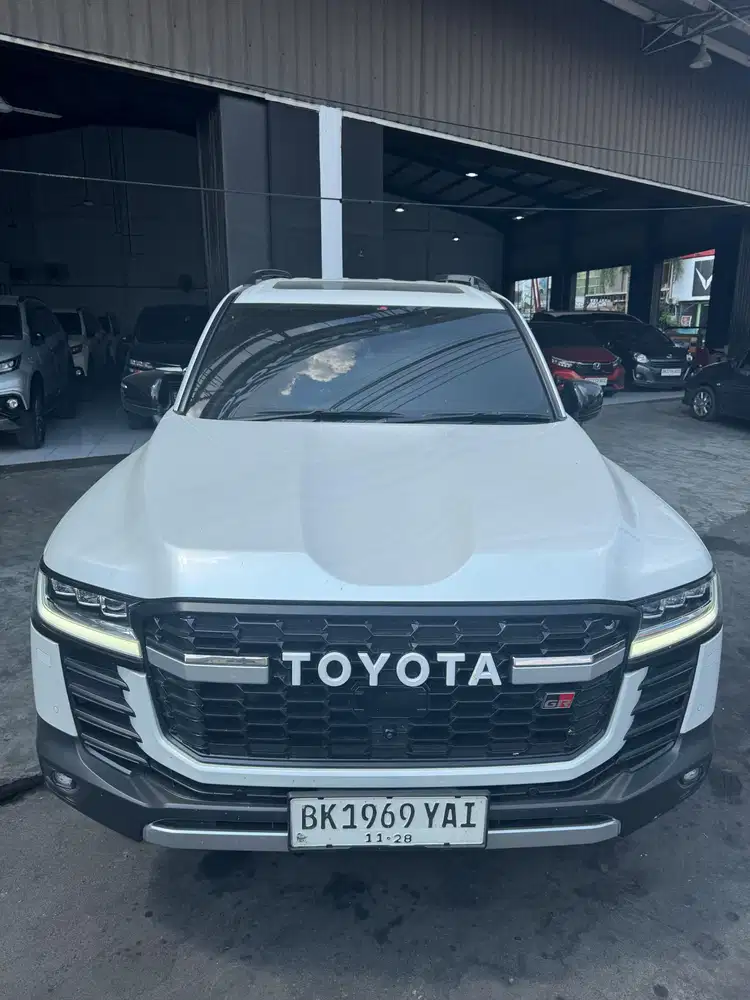 Toyota Landcruiser 300 GR AT 2023