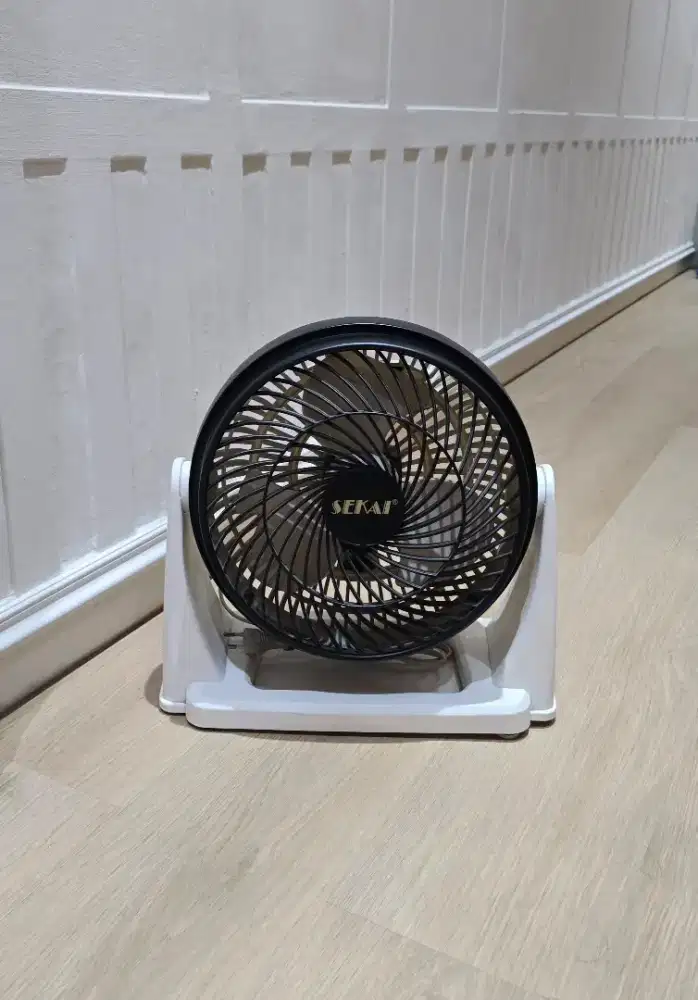 Kipas angin 10 inchi merk sekai FCU1035