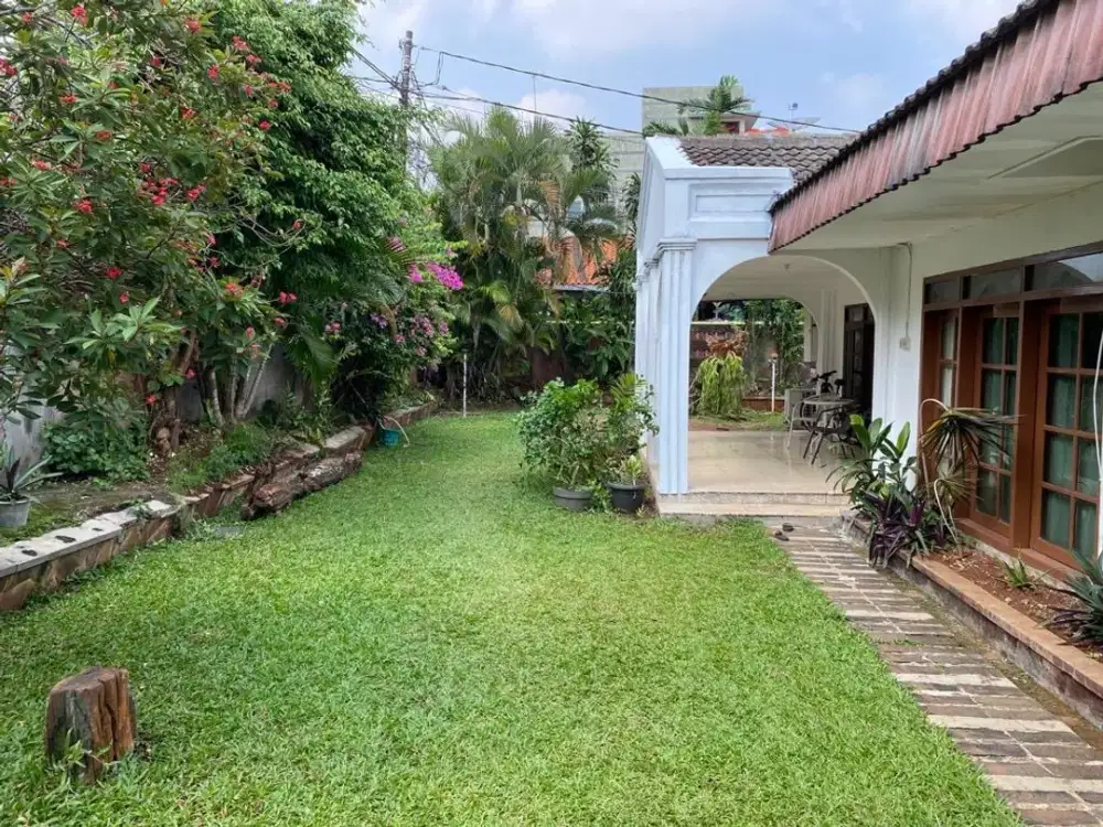 Dikontrakan Rp 600 juta Rumah Besar dan luas di Kemang Utara VII