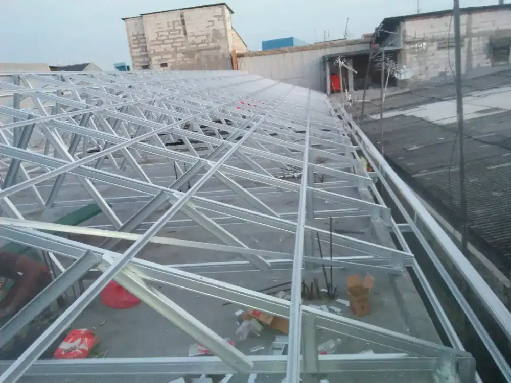 Rangka atap baja ringan