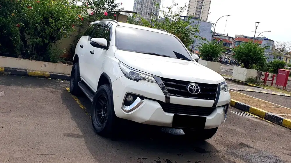 [ BONUS HU + VELG ] Toyota Fortuner 2.4 VRZ Diesel Facelift 2019 2020