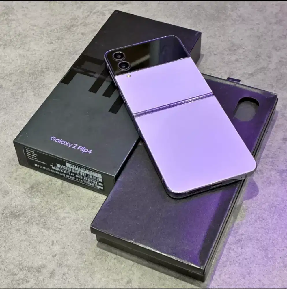 Samsung Galaxy Z Flip 4 8/128 sein mulus