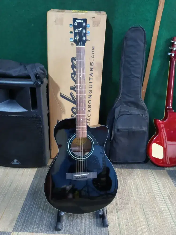 Gitar akustik yamaha FS100C