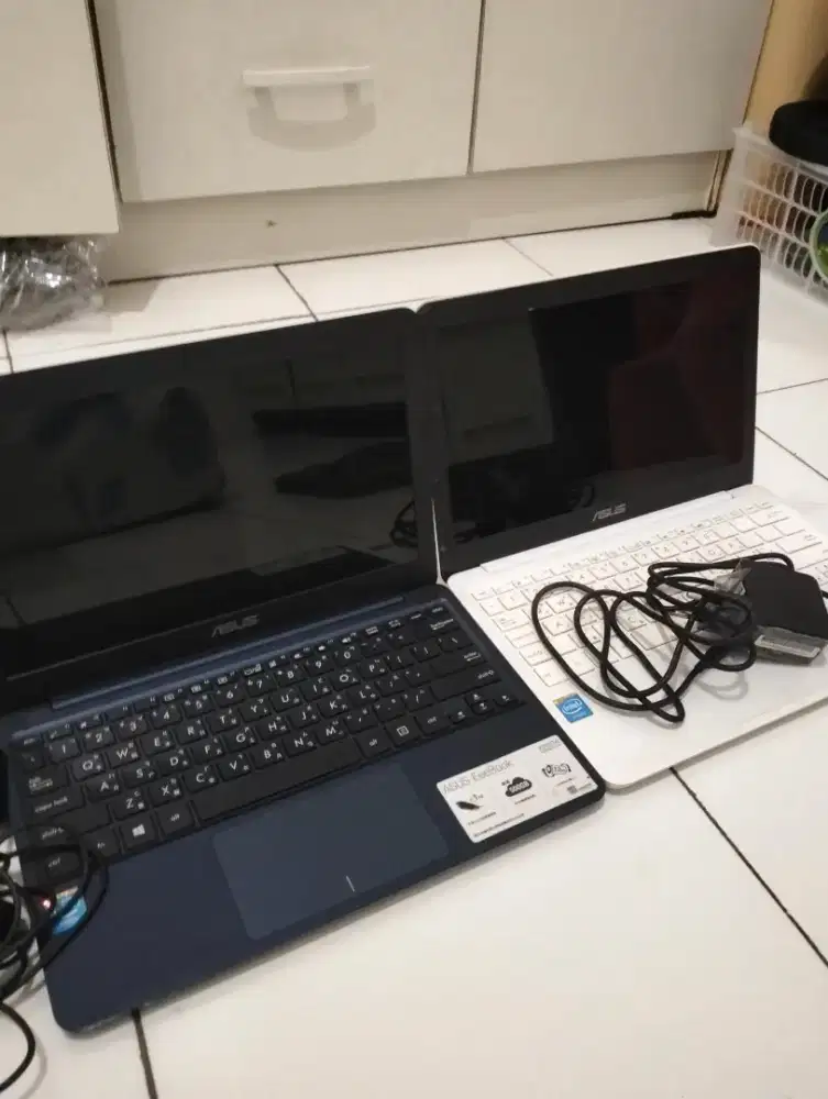 Second Asus Eeebook x205TA