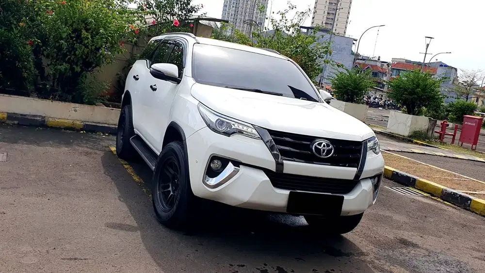 [ BONUS HU + VELG ] Toyota Fortuner 2.4 VRZ Diesel Facelift 2019 2020