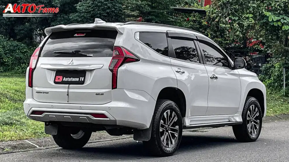 Mitsubishi Pajero Sport Dakar 4x2 AT NIK 2022 White On Black Sunroof F