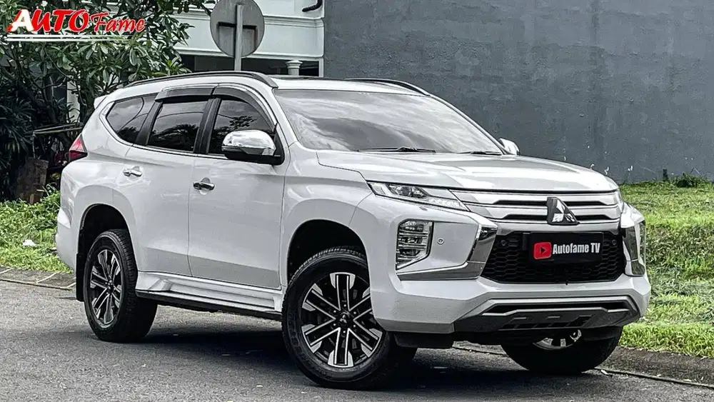 Mitsubishi Pajero Sport Dakar 4x2 AT NIK 2022 White On Black Sunroof F