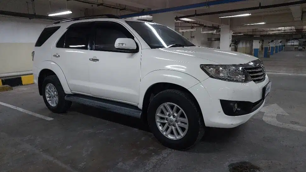 TDP 8,JT, Toyota Fortuner 2.7 G Bensin-AT Silver 2011