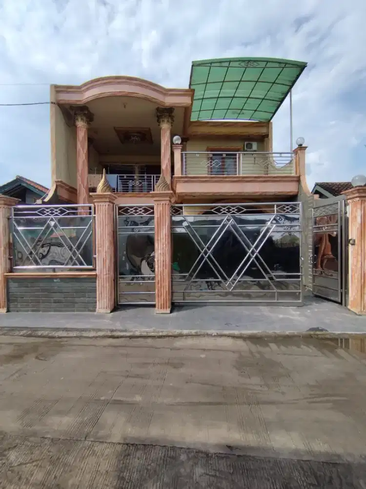 Rumah bergaya Eropa Klasik Full Gold, 2 Lantai, Full Furnish, Karawang