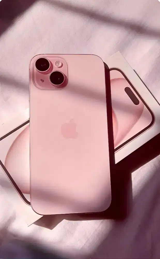 Jual cepat iPhone 15 basic warna pink