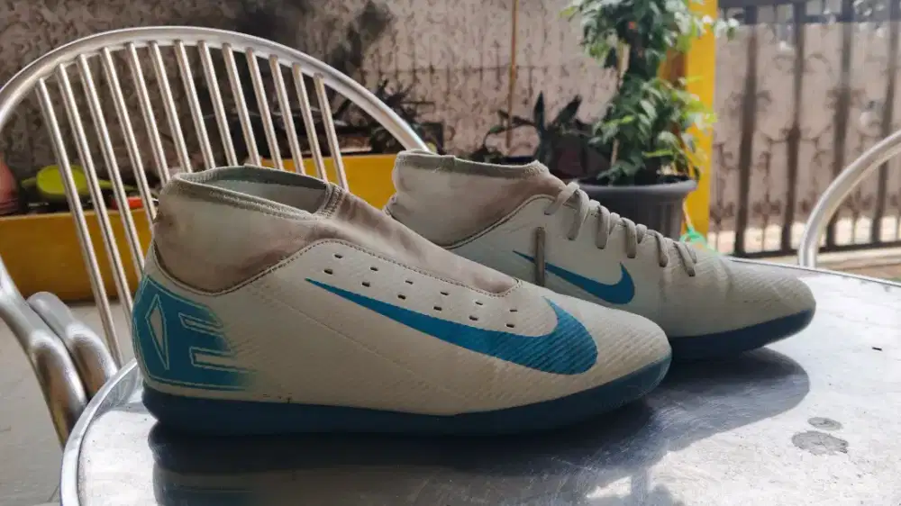 Sepatu futsal nike