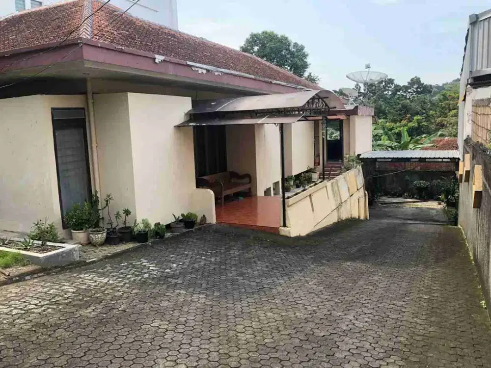 rumah cukup besar di candi sari semarang selatan