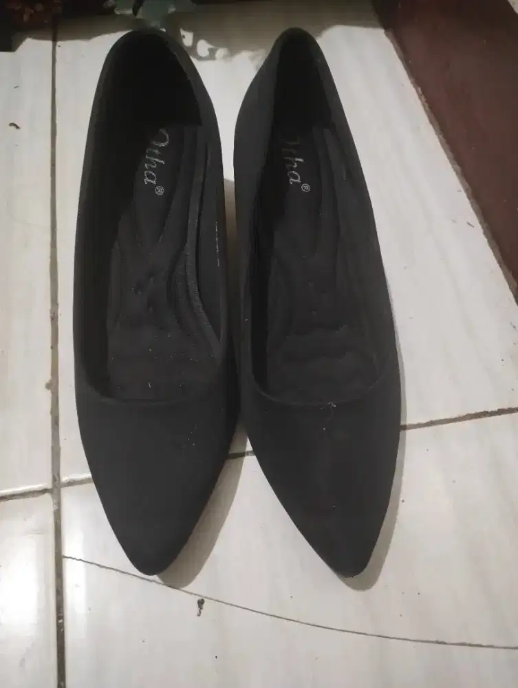 Sepatu kerja hitam