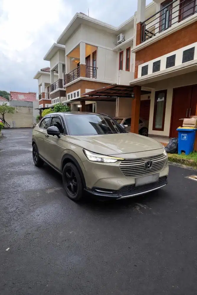 Honda HRV SE TWO TONE SAND KHAKI 2023