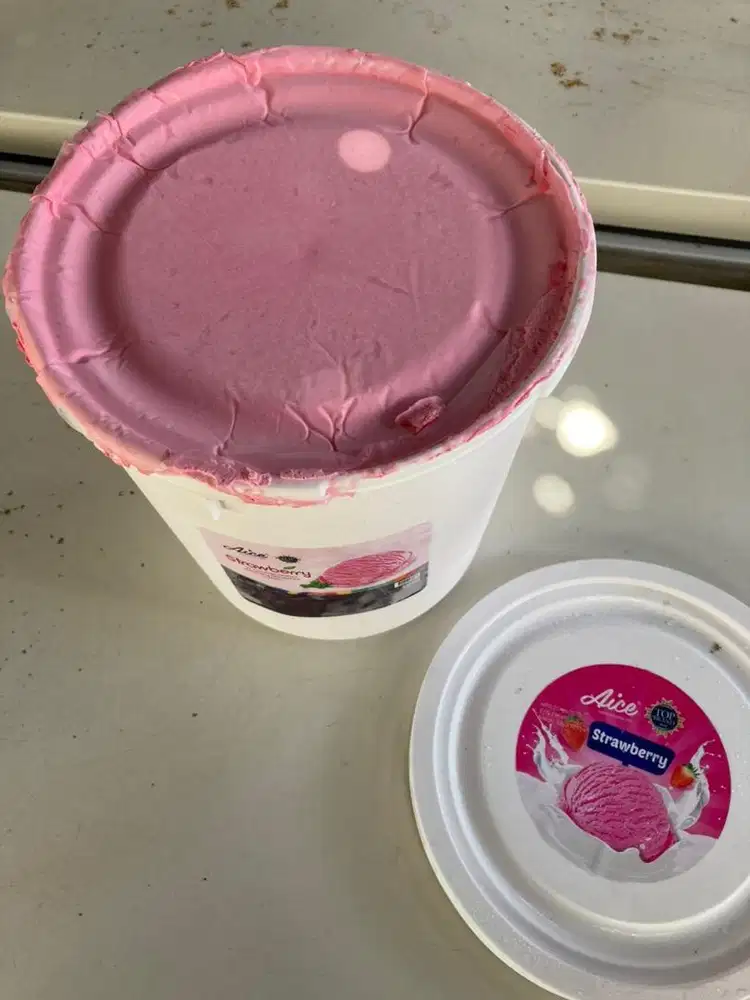 Es Krim Ice Cream Ember Emberan 8 liter Aice Strawberry