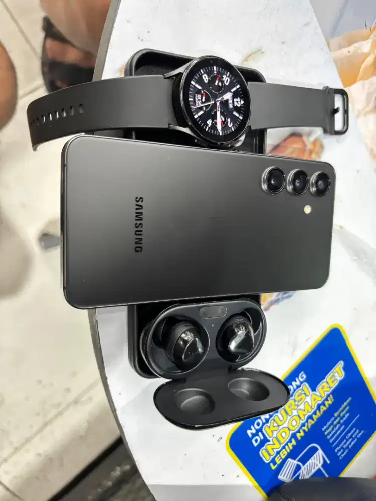 Samsung Galaxy S24 Onyx Black 256GB , Samsung Watch 4 , Samsung Buds+