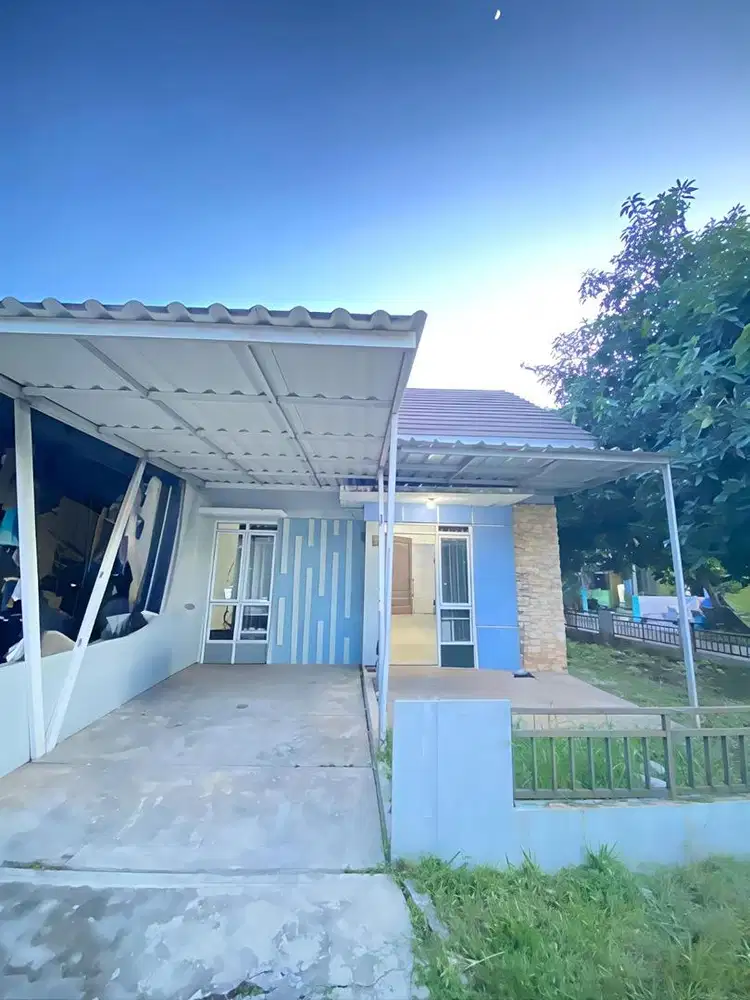 Dijual rumah posisi hook dengan tanah luas di metland transyogie