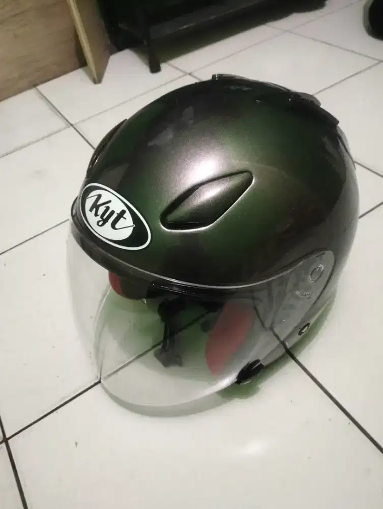 Jual butuh helm bekas pakai