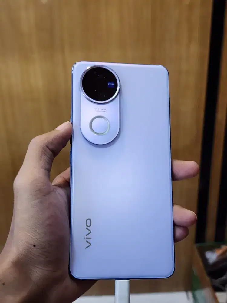 Vivo v50 5G 12/256 likenew