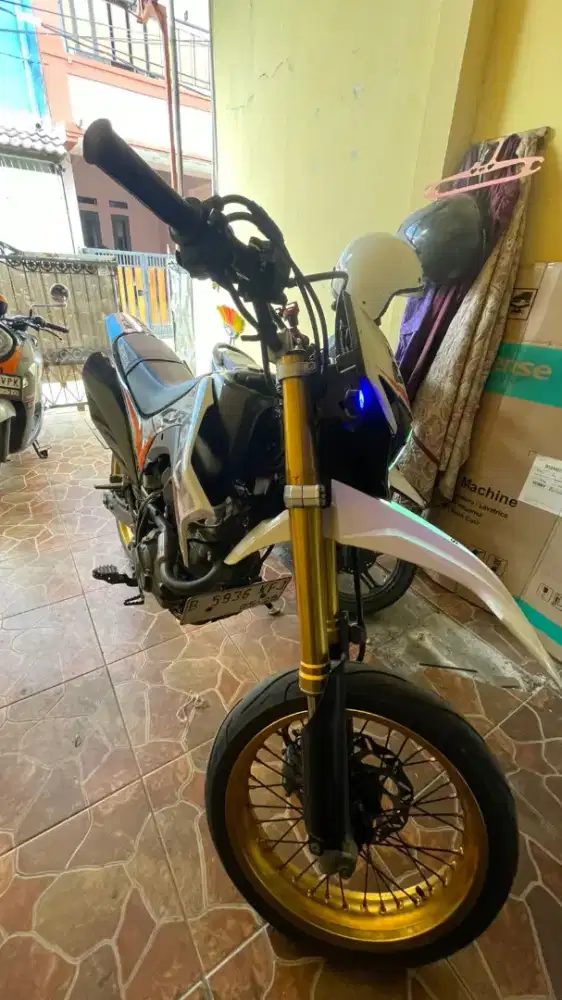 Honda CRF 2025 wrn putih hitam orange