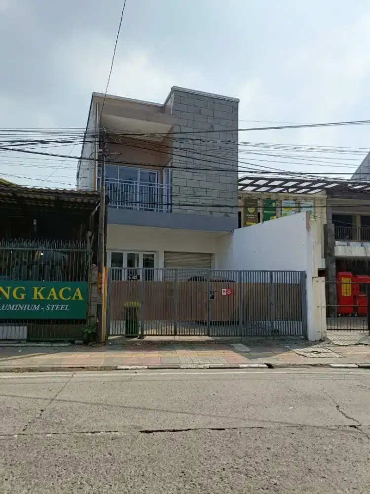 Disewakan/Dijual Rumah  pinggir jalan cocok buat usaha