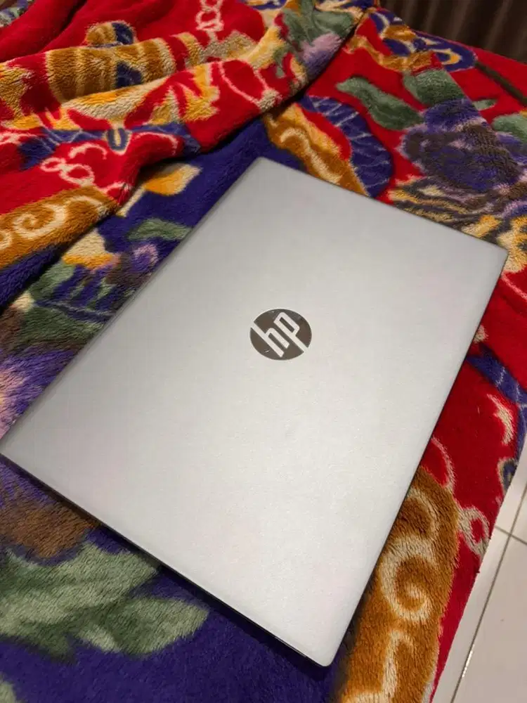 HP PAVILLION 16 RYZEN 7 8840U  Radeon 780 M Grapics 8/512 GB