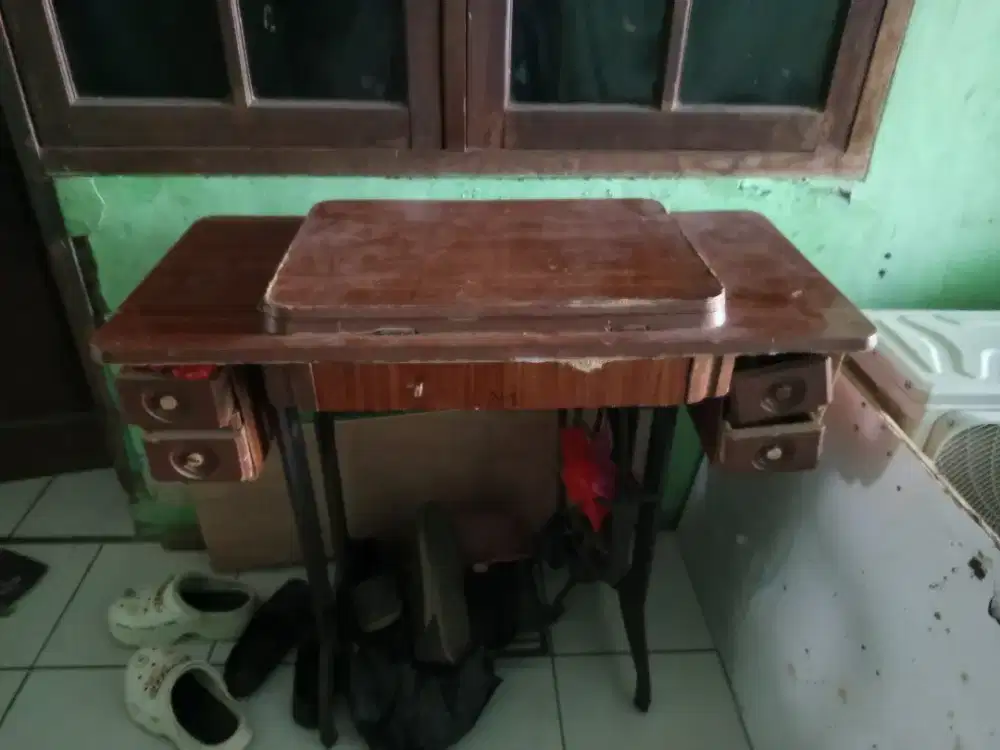 Mesin jahit merk. Singer