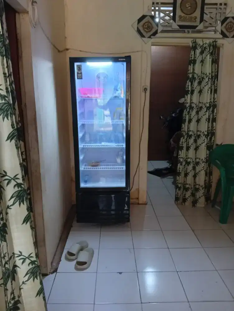 Jual kulkas showcase. Harga Rp.2.500.000 NEGO